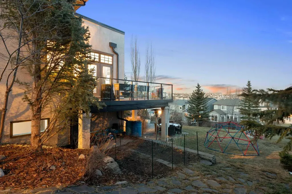 65 Tusslewood Heights NW Calgary AB T3L2M7