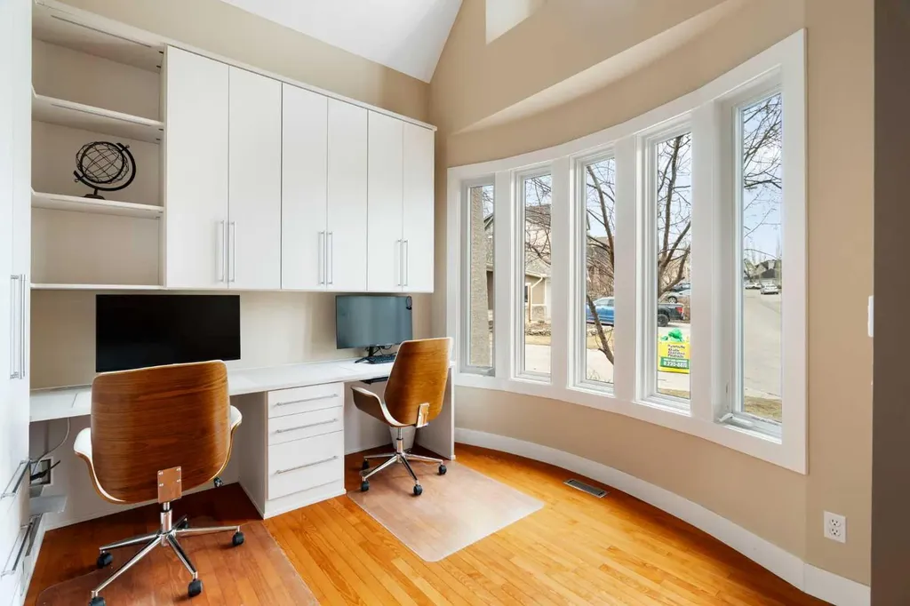 65 Tusslewood Heights NW Calgary AB T3L2M7