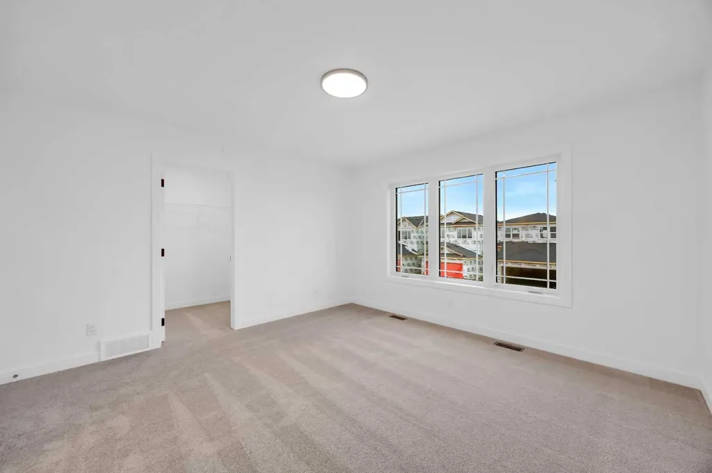 45 Hotchkiss Gardens SE Calgary AB T3S 0T6