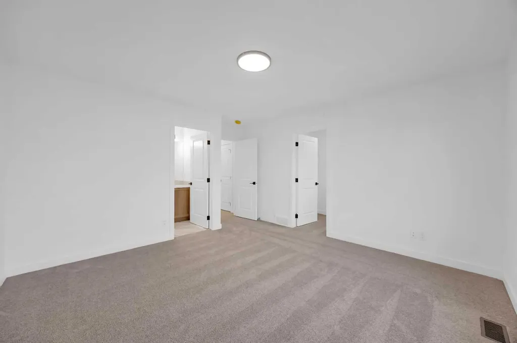 45 Hotchkiss Gardens SE Calgary AB T3S 0T6