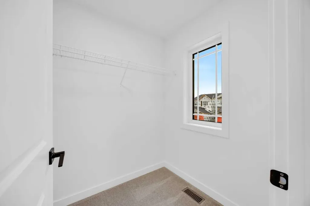 45 Hotchkiss Gardens SE Calgary AB T3S 0T6