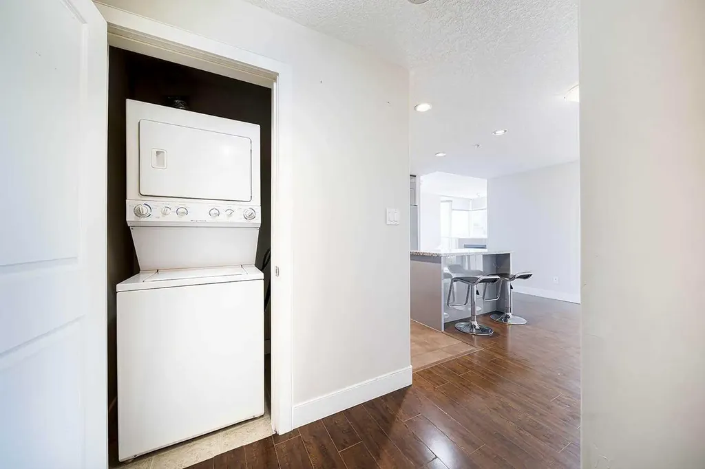 77 Spruce Place SW Calgary AB T3C 3X6