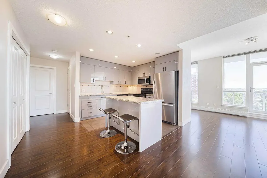 77 Spruce Place SW Calgary AB T3C 3X6