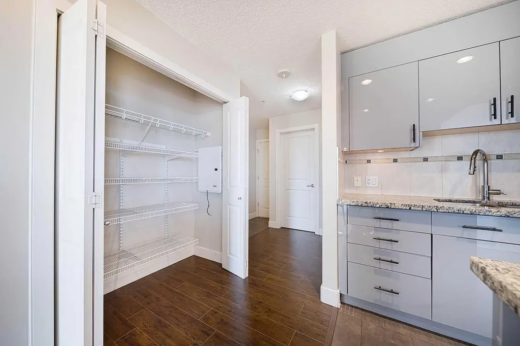 77 Spruce Place SW Calgary AB T3C 3X6