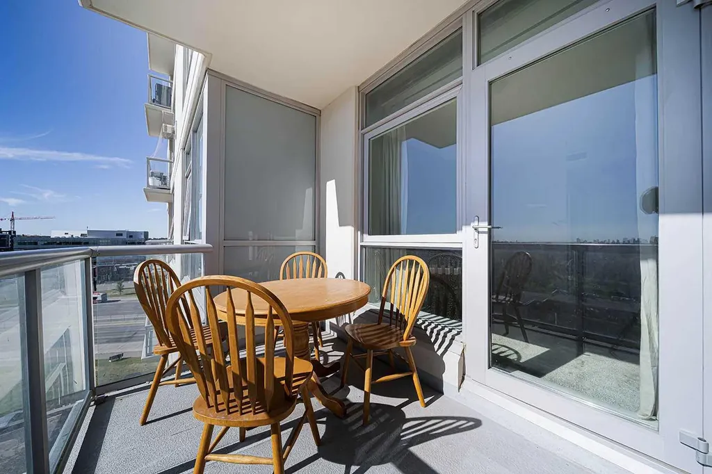 77 Spruce Place SW Calgary AB T3C 3X6