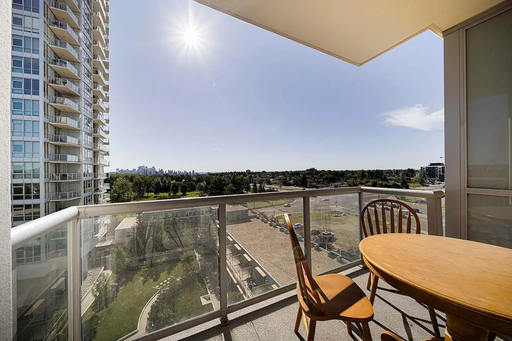 77 Spruce Place SW Calgary AB T3C 3X6