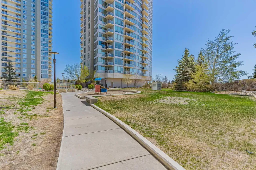 77 Spruce Place SW Calgary AB T3C 3X6