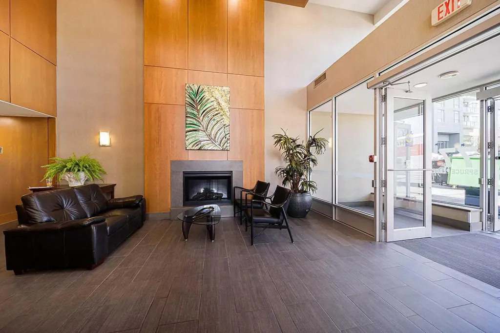 77 Spruce Place SW Calgary AB T3C 3X6