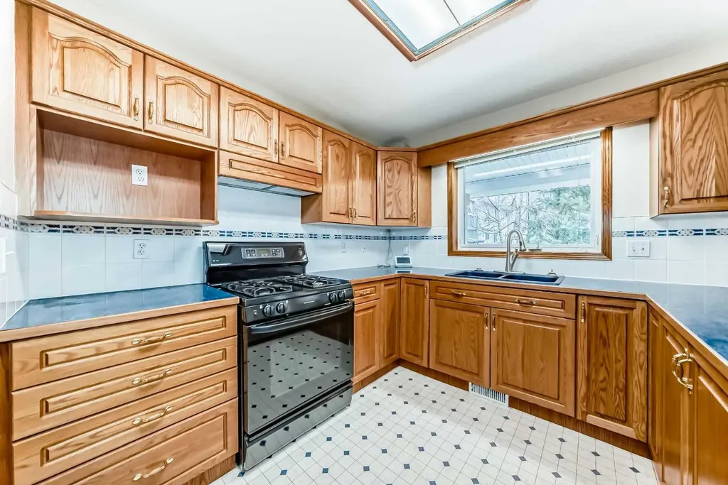 164 Cove Road Chestermere AB T1X 1E4