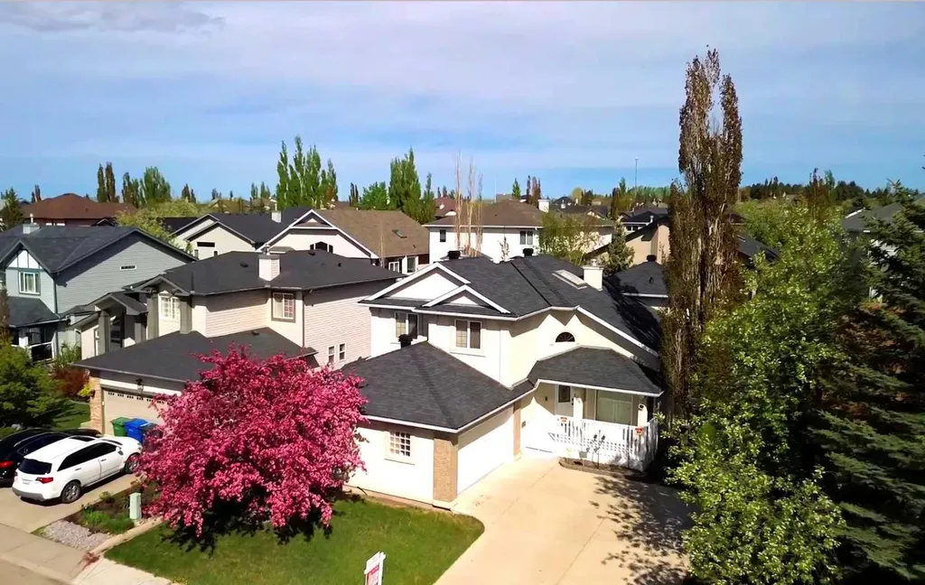 164 Cove Road Chestermere AB T1X 1E4