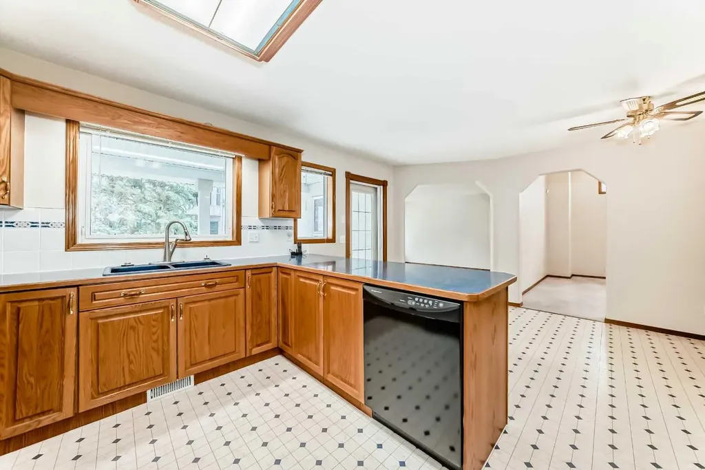164 Cove Road Chestermere AB T1X 1E4
