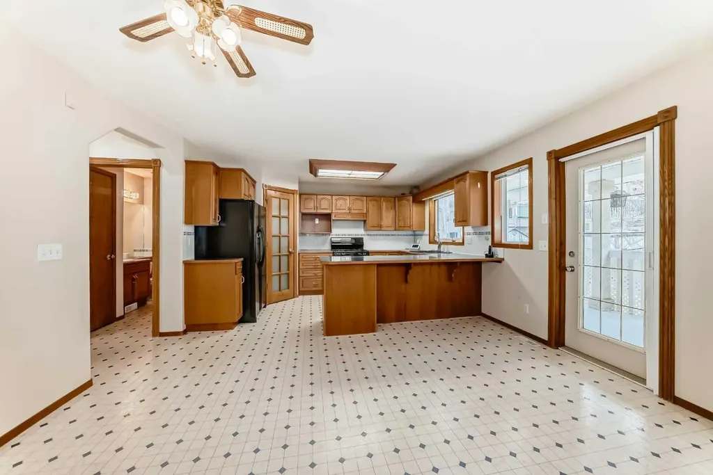 164 Cove Road Chestermere AB T1X 1E4