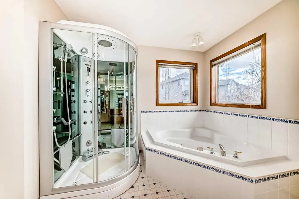 164 Cove Road Chestermere AB T1X 1E4