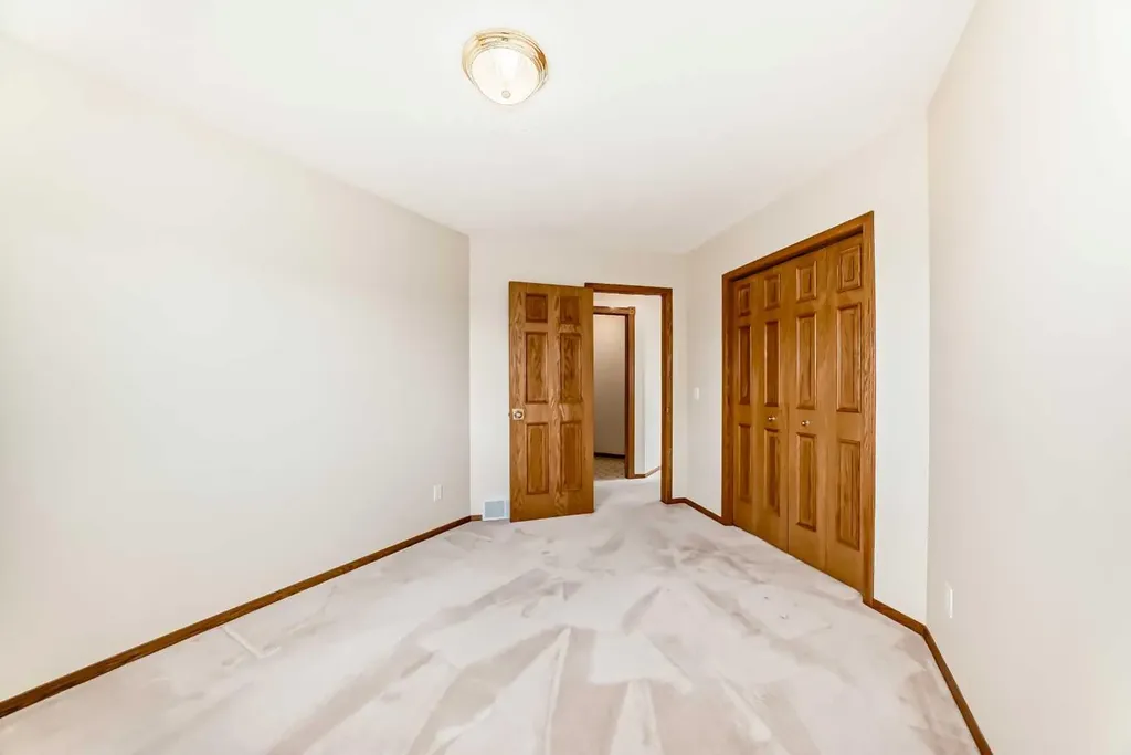 164 Cove Road Chestermere AB T1X 1E4