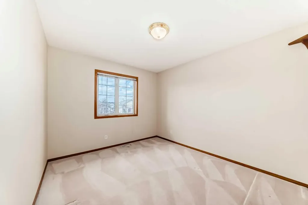 164 Cove Road Chestermere AB T1X 1E4