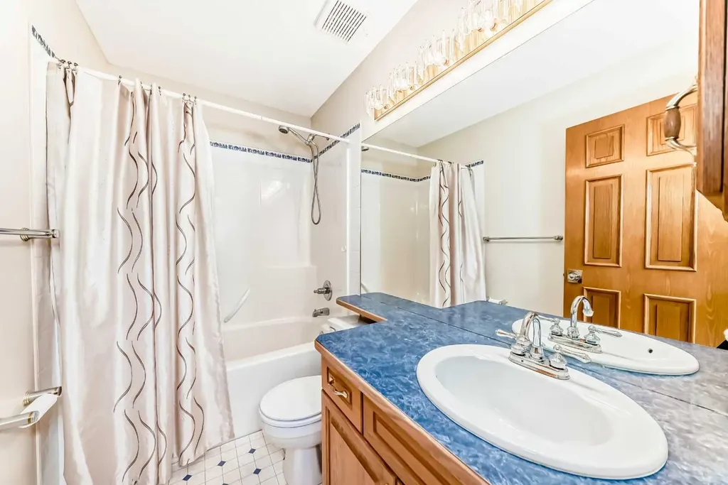 164 Cove Road Chestermere AB T1X 1E4