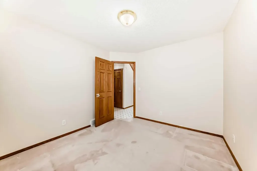 164 Cove Road Chestermere AB T1X 1E4