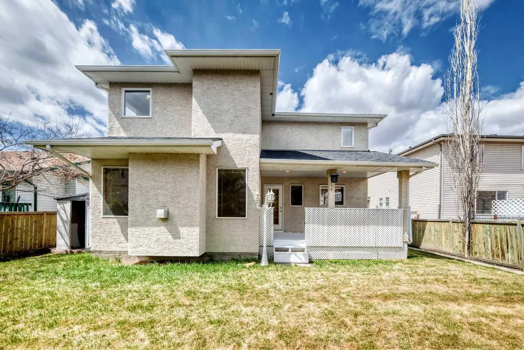 164 Cove Road Chestermere AB T1X 1E4