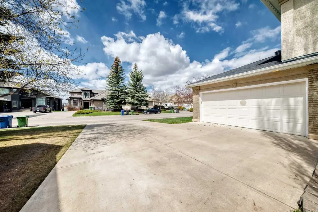 164 Cove Road Chestermere AB T1X 1E4