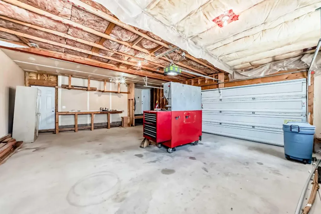 164 Cove Road Chestermere AB T1X 1E4