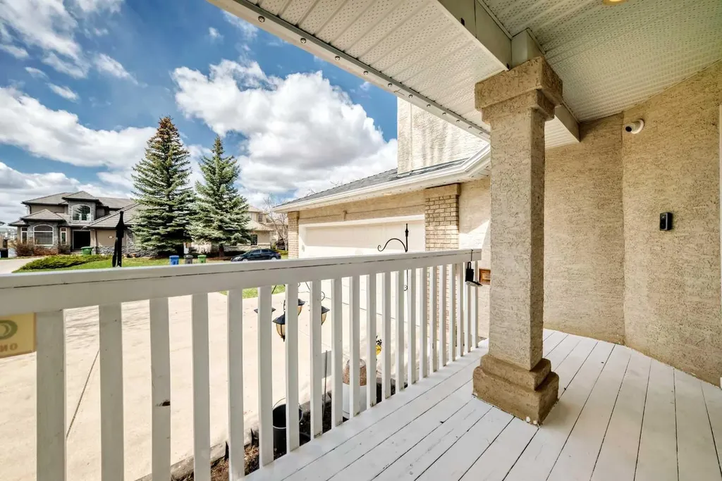 164 Cove Road Chestermere AB T1X 1E4