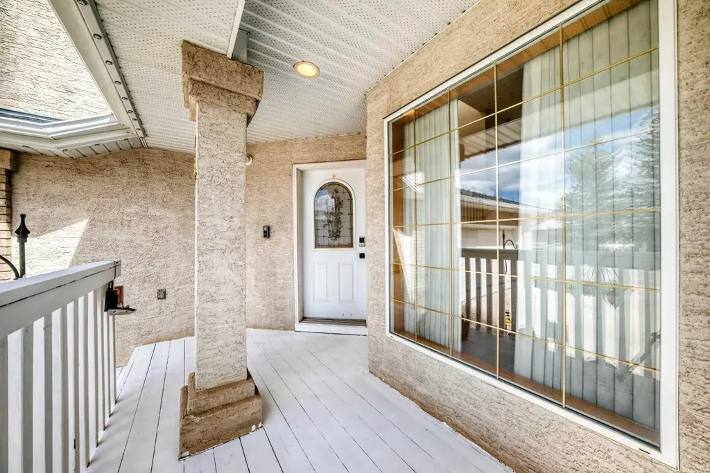 164 Cove Road Chestermere AB T1X 1E4