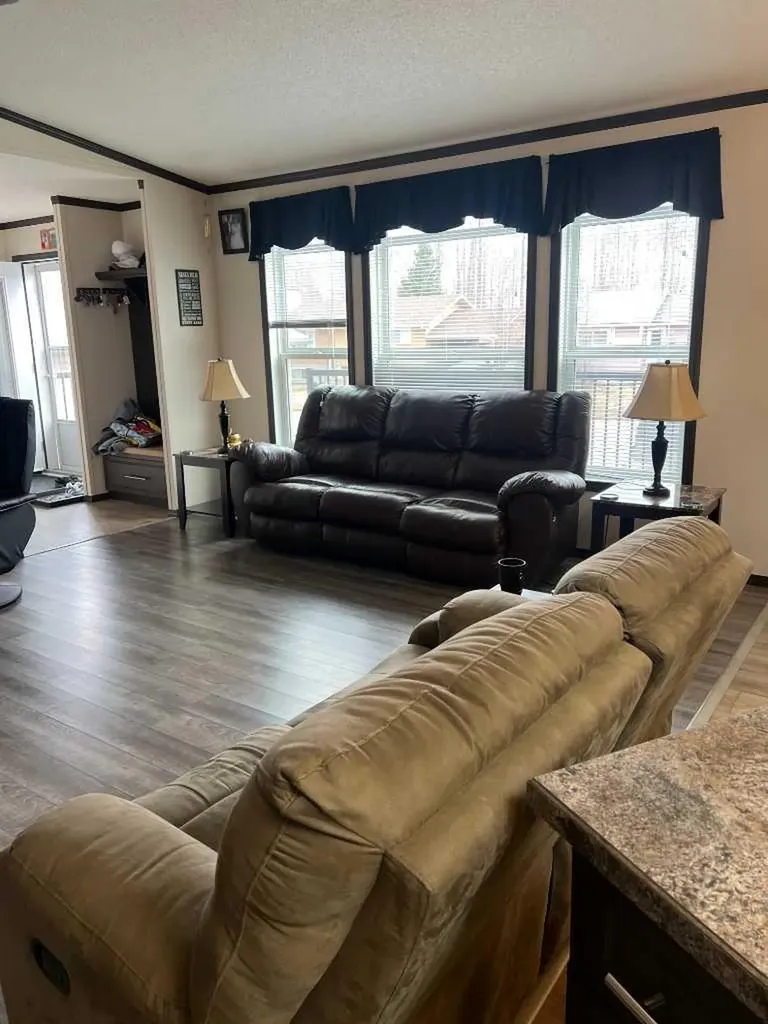 812 5 A Street Fox Creek AB T0H 1P0