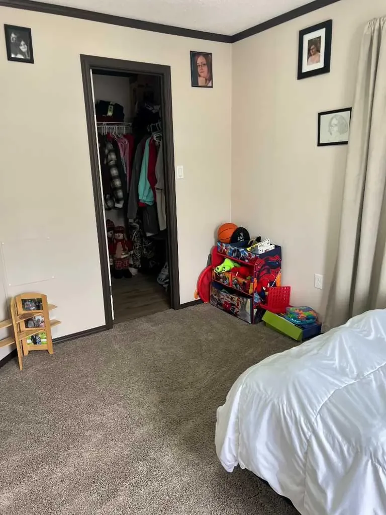 812 5 A Street Fox Creek AB T0H 1P0