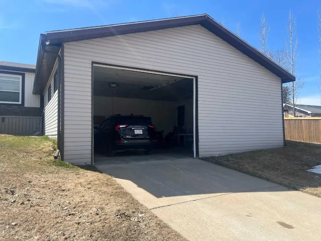 812 5 A Street Fox Creek AB T0H 1P0