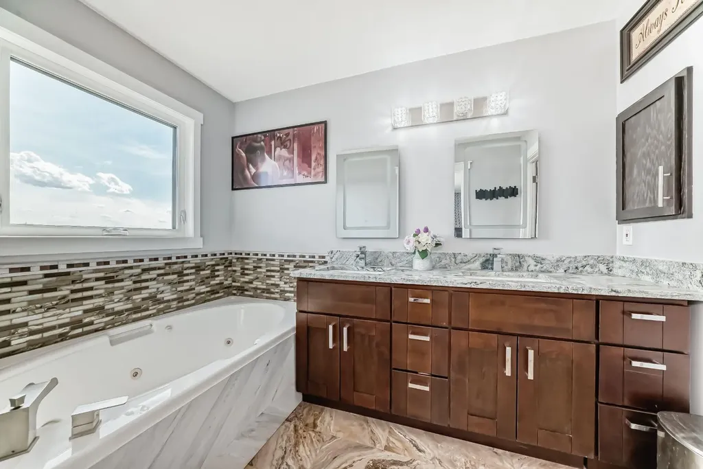 240076 Paradise Meadow Drive Chestermere AB T1X 0M8