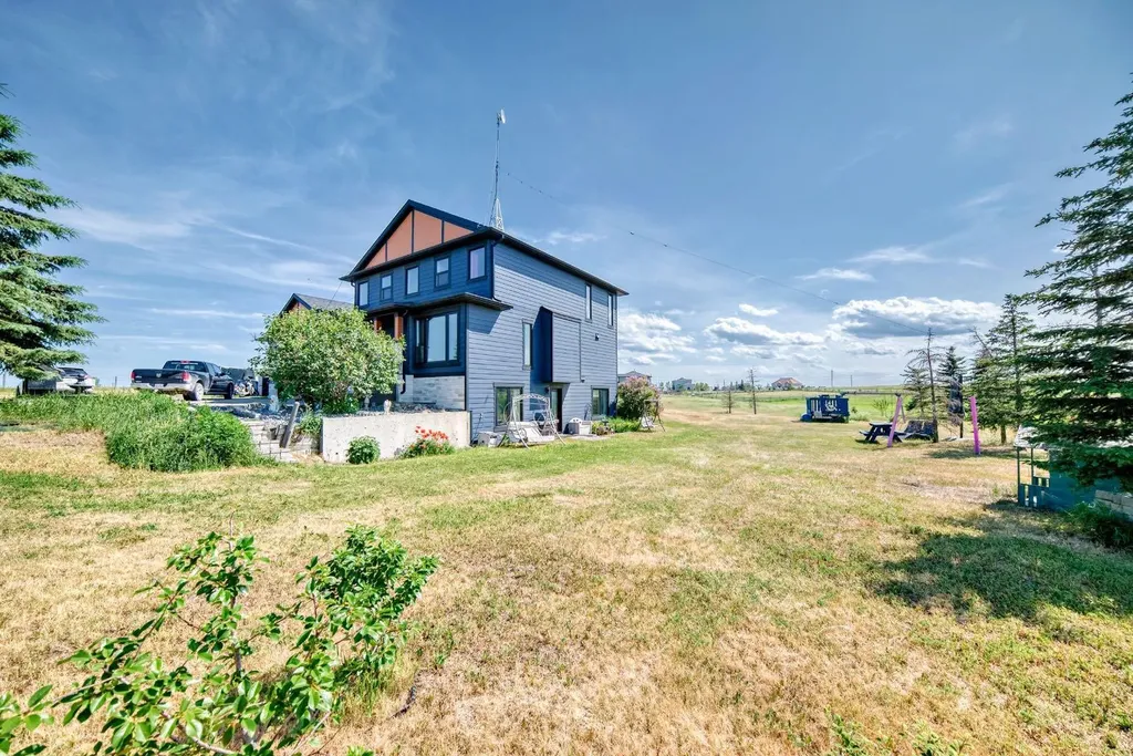 240076 Paradise Meadow Drive Chestermere AB T1X 0M8
