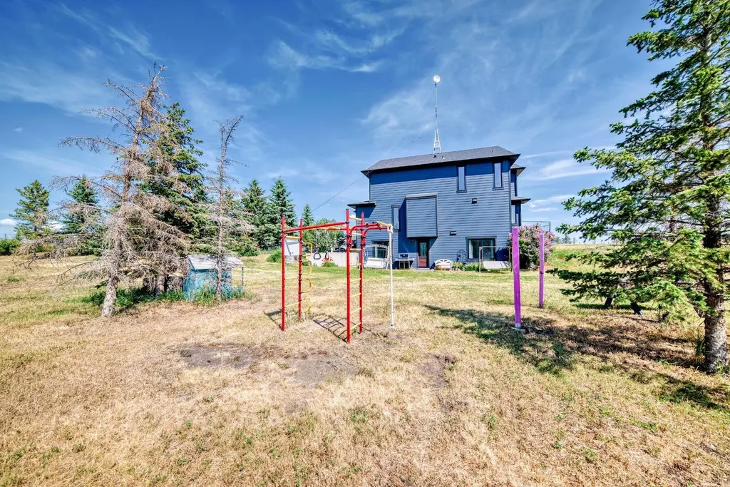 240076 Paradise Meadow Drive Chestermere AB T1X 0M8