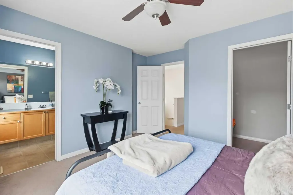 166 Everhollow Heights SW Calgary AB T2Y 5B3