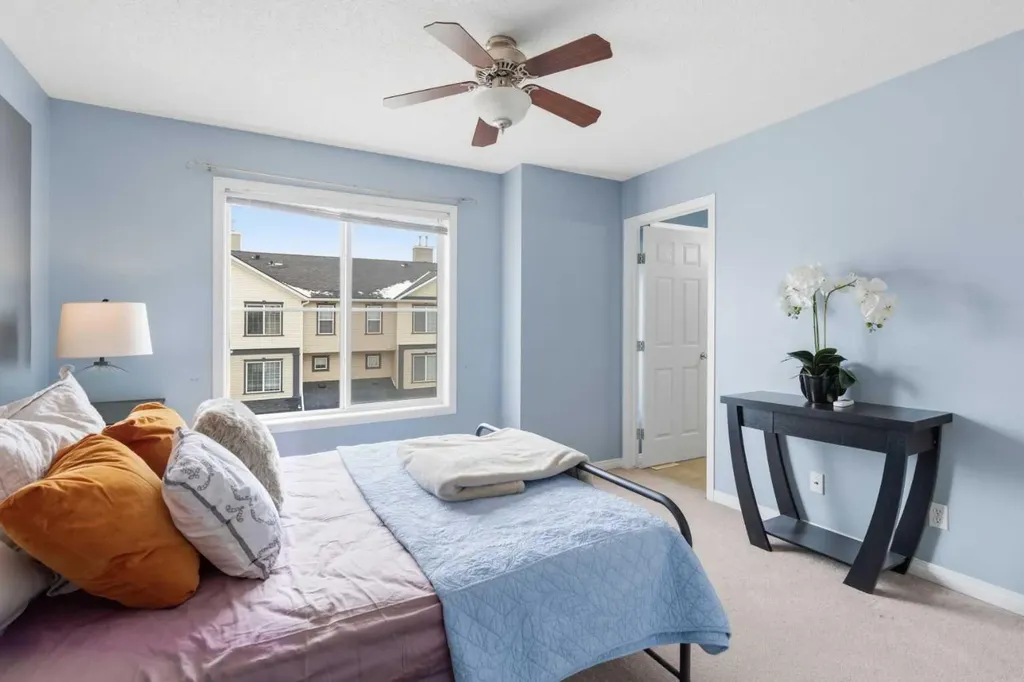 166 Everhollow Heights SW Calgary AB T2Y 5B3