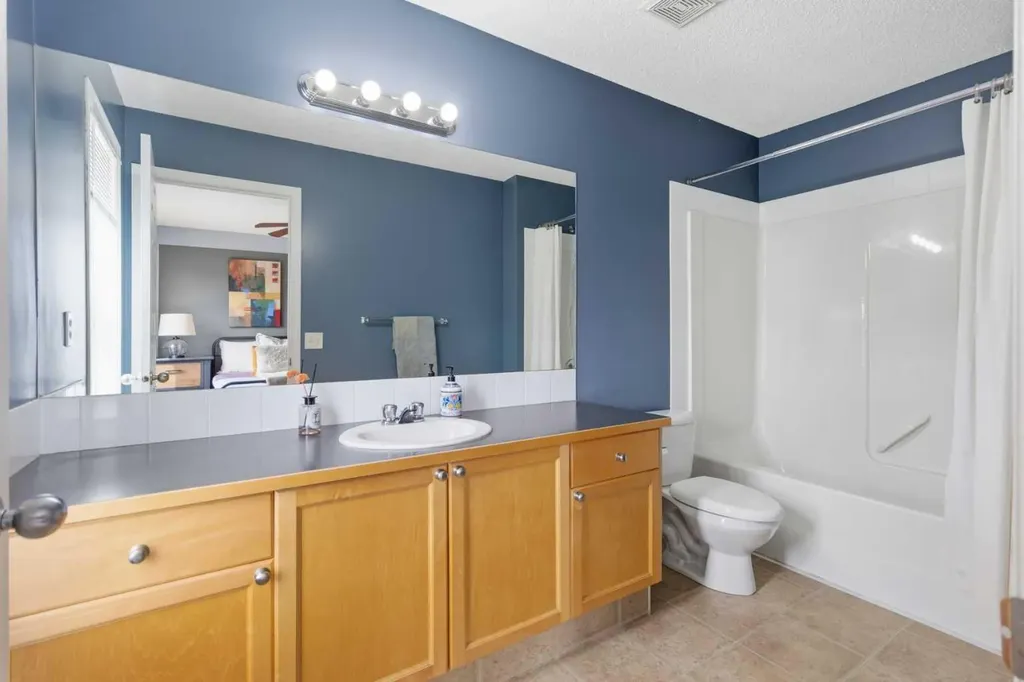 166 Everhollow Heights SW Calgary AB T2Y 5B3