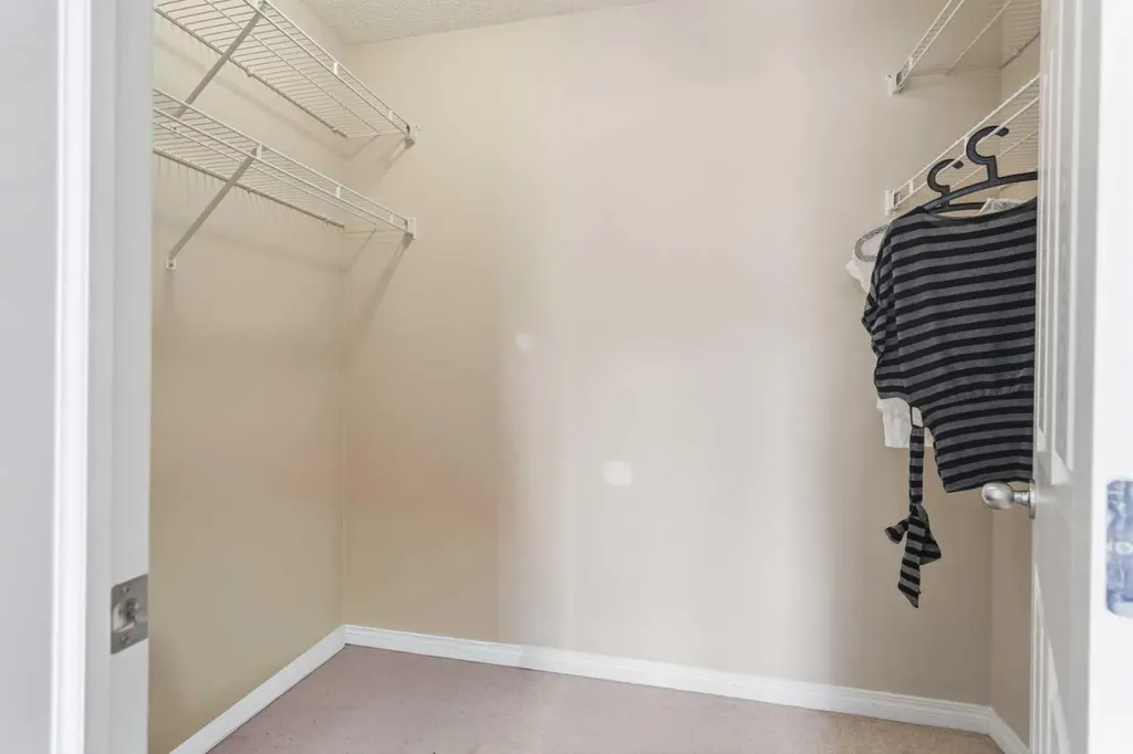 166 Everhollow Heights SW Calgary AB T2Y 5B3