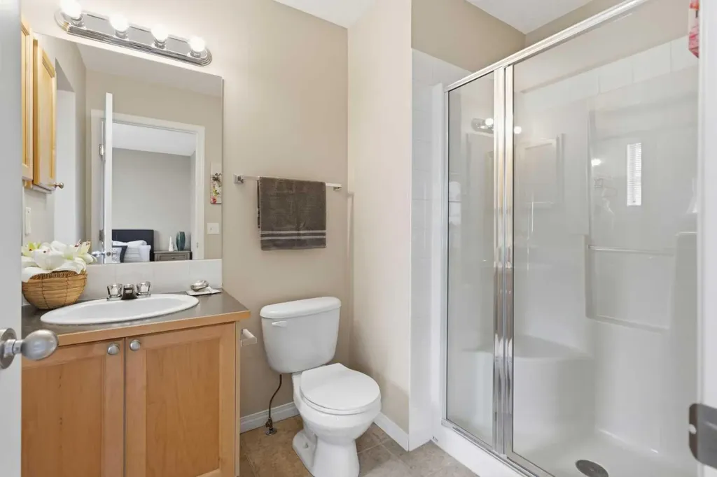 166 Everhollow Heights SW Calgary AB T2Y 5B3