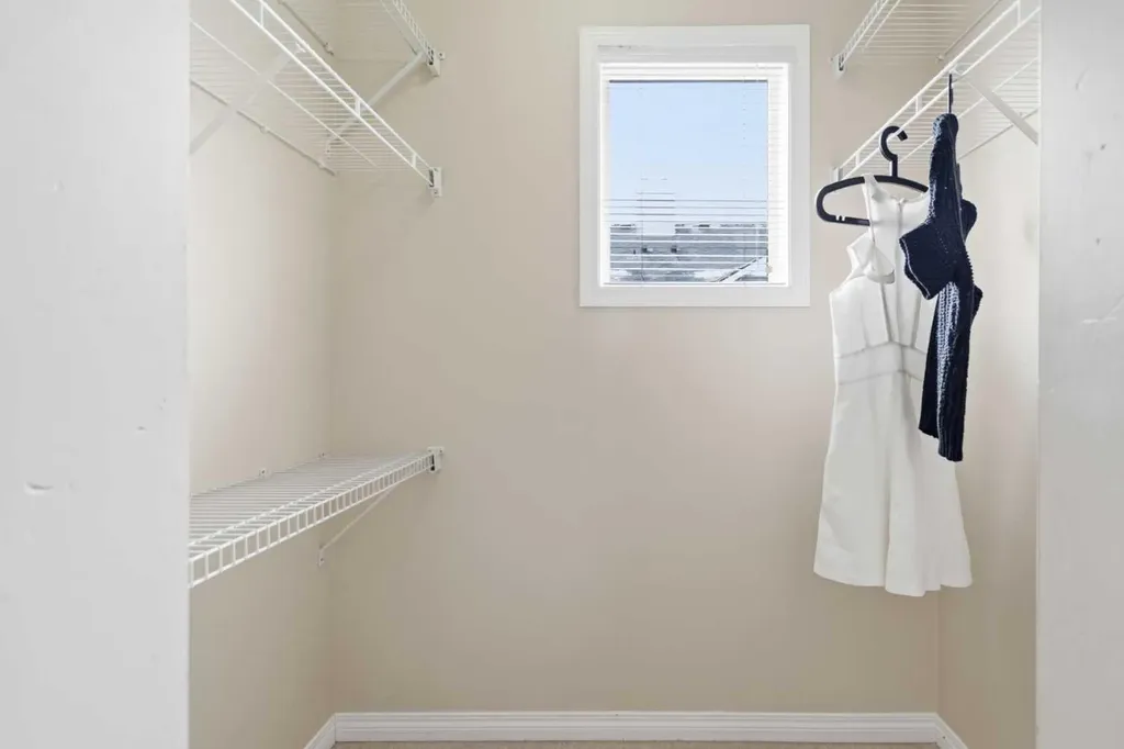 166 Everhollow Heights SW Calgary AB T2Y 5B3