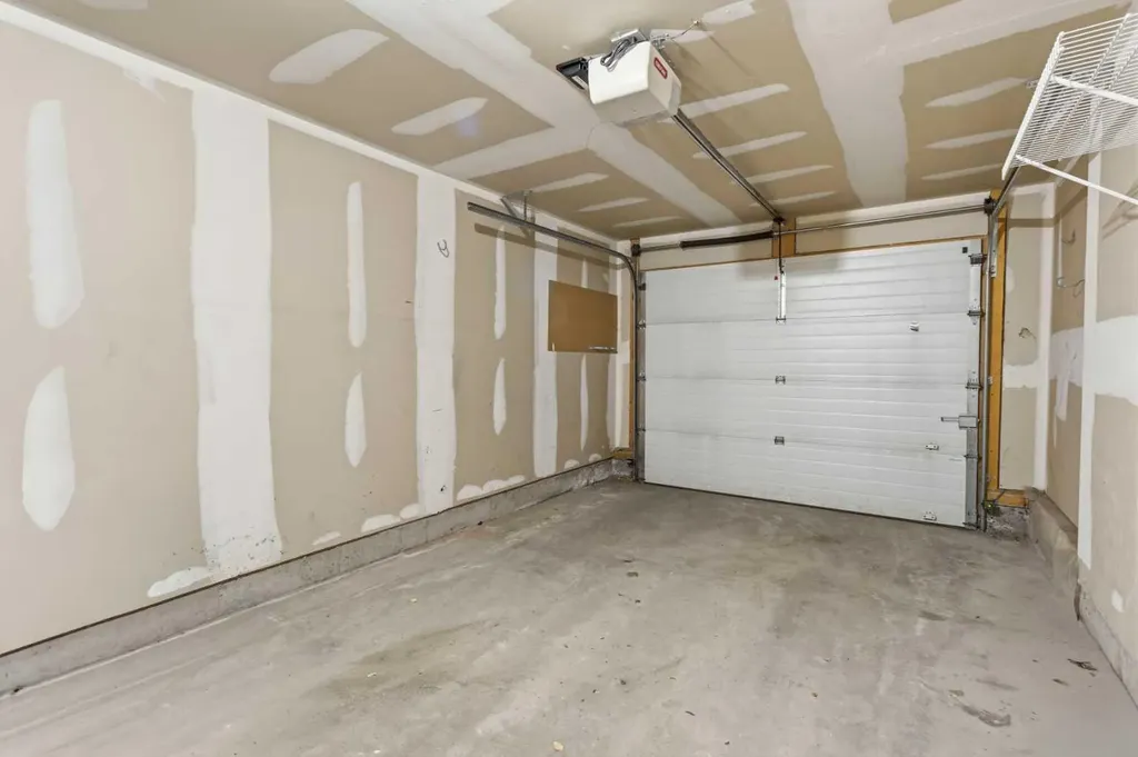 166 Everhollow Heights SW Calgary AB T2Y 5B3