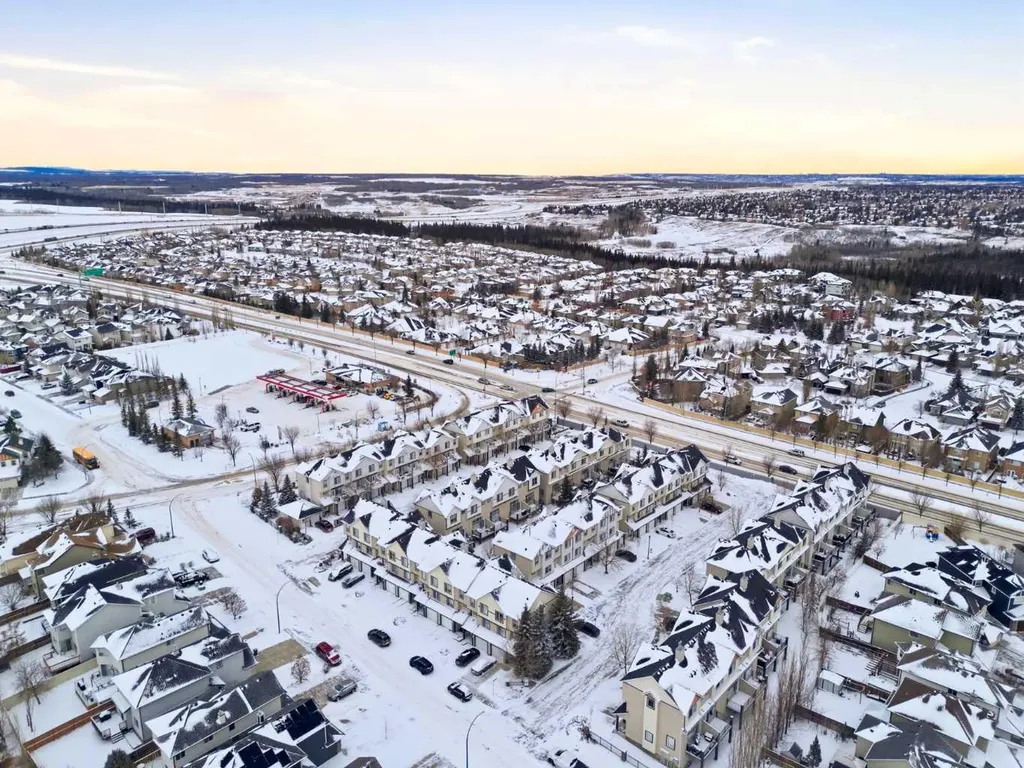 166 Everhollow Heights SW Calgary AB T2Y 5B3