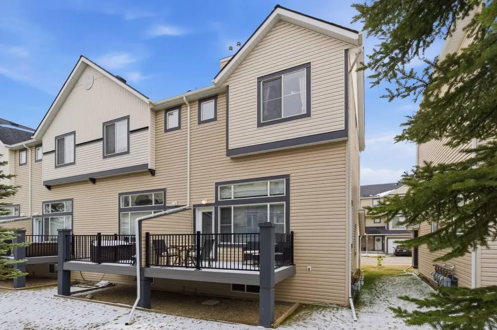 166 Everhollow Heights SW Calgary AB T2Y 5B3
