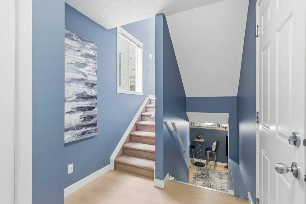 166 Everhollow Heights SW Calgary AB T2Y 5B3