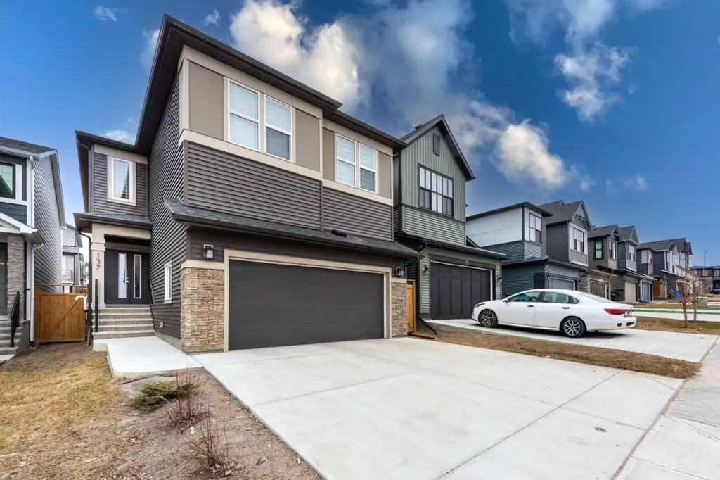 137 Edith Villas NW Calgary AB T3R 1Y8