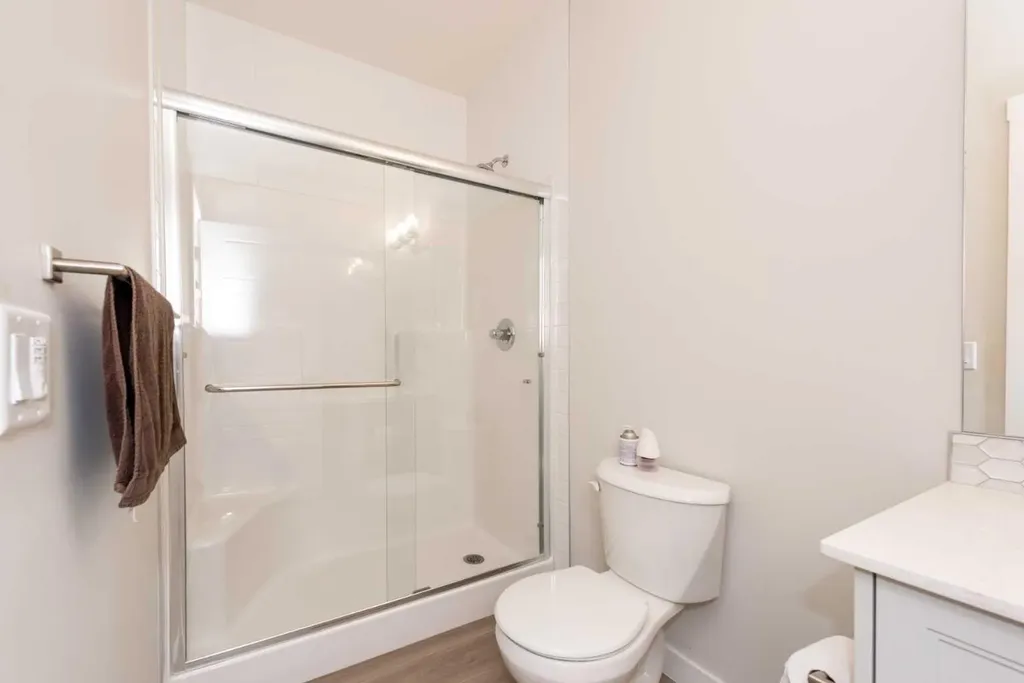 137 Edith Villas NW Calgary AB T3R 1Y8