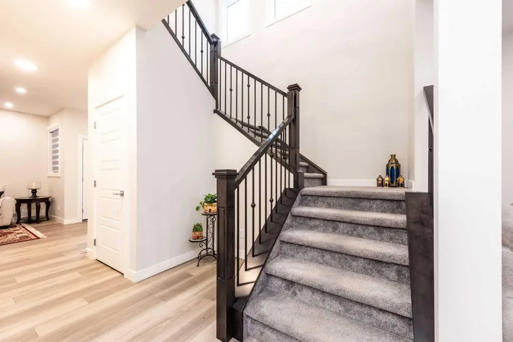 137 Edith Villas NW Calgary AB T3R 1Y8