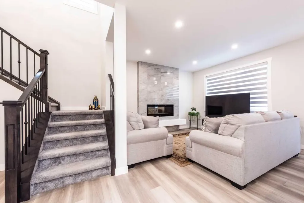 137 Edith Villas NW Calgary AB T3R 1Y8