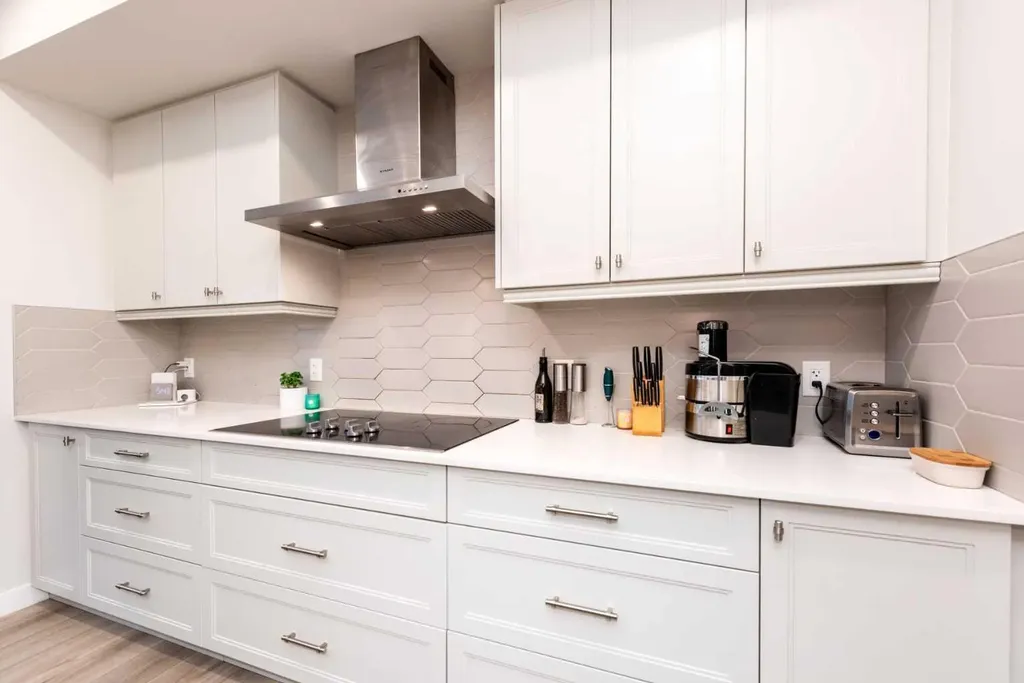 137 Edith Villas NW Calgary AB T3R 1Y8