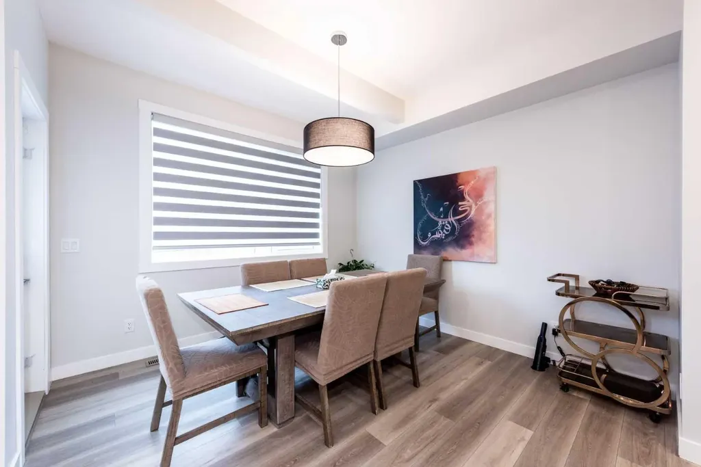 137 Edith Villas NW Calgary AB T3R 1Y8