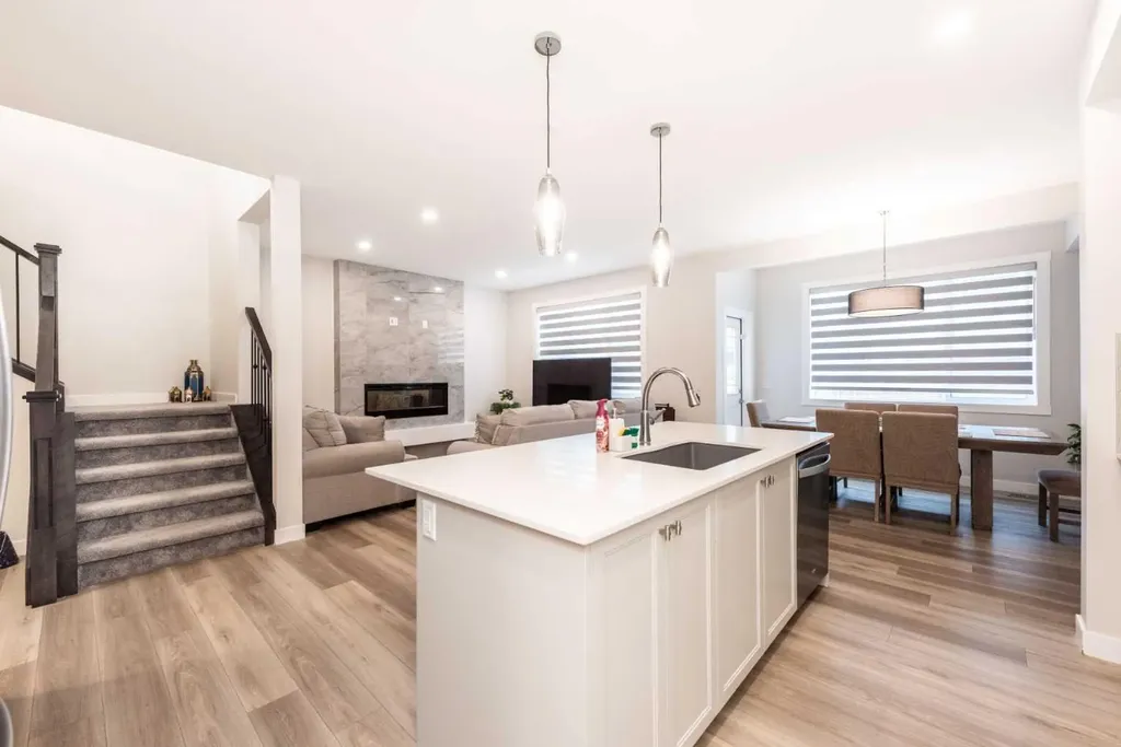 137 Edith Villas NW Calgary AB T3R 1Y8