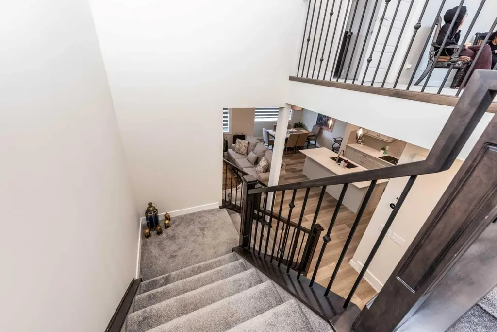 137 Edith Villas NW Calgary AB T3R 1Y8